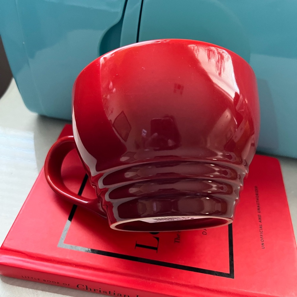 Le Creuset Giant Cappuccino Cerise Mug  BRAND NEW - Picture 3 of 4